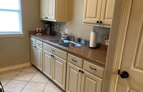 Tyler Apartment | Best Stays@ La Meza Roja, Wifi, Pet Friendly- fenced