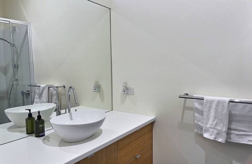 Beechworth Condo | Lake View Retreat Beechworth