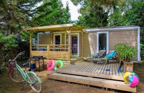 Saint-Hilaire-de-Riez House | Camping 4 étoiles - Piscine - efbdfc