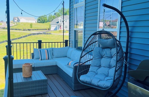 Lake Geneva House | Luxury 4BR Mediterranean Retreat. Backyard w/Fire Pit. 4 Mins to the lake Beach