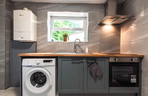 Southampton House | Monthly Savings - 4 Beds - Sleeps 8 - Free Parking