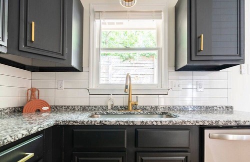 Lexington House | This house is a 2 bedroom(s), 1 bathrooms, located in Lexington, KY.