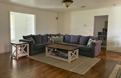 Kempner House | Spacious 4BR/2BA 3 Acres - Family/Pet Friendly - 16 Miles Ft Cavazos Main Gate
