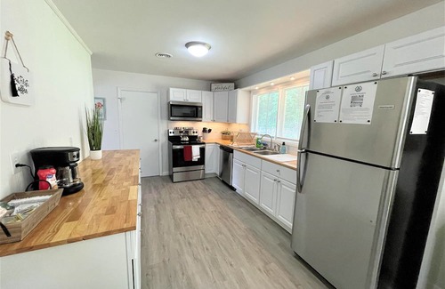 Center Point House | The Hilltop/Luxe Stylish Sunny Upscale