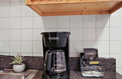 Evanston Apartment | 3BR/2BA Tranquil Apt in Prime Location