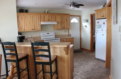 Saint Patrick Cottage | Beautiful 4 Season Lakefront Cottage on quiet Lily Lake