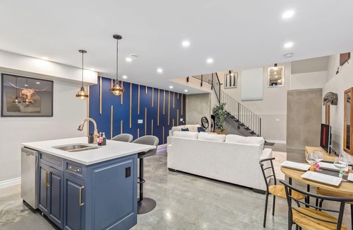 Tuxedo Park House | Calgary Finest Open Concept Loft near Downtown