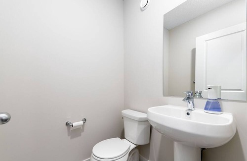 Tuxedo Park House | Calgary Finest Open Concept Loft near Downtown