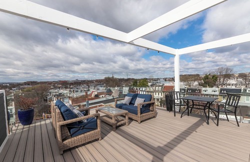 Bloomingdale House | Luxurious 3-BD on the Park With Monument Views