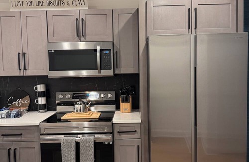 Downtown Baltimore House | Spacious 3BR, 3.5BA Home with Ensuite Bathrooms & Modern Comforts