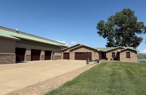 Pierre House | Gorgeous 6-bedroom, 5 bath house with magnificent view of the river in Ft Pierre