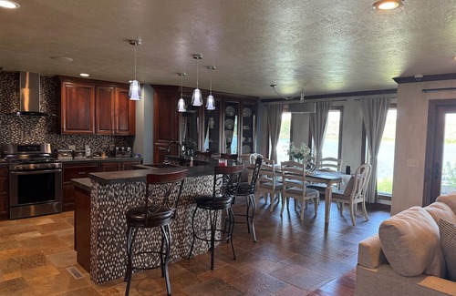 Pierre House | Gorgeous 6-bedroom, 5 bath house with magnificent view of the river in Ft Pierre
