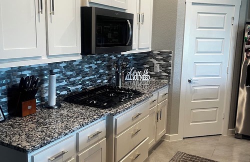 Katy House | Charming 3-bedroom house with Pool, WiFi and AC in delightful Katy