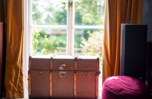 Southerndown Cottage | Boho Family Escape near Dunraven Bay with Sea View