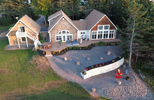 Black Rock House | Bay of Fundy Oceanfront Retreat;nSeparate work space, King, Queen rooms, 2 baths