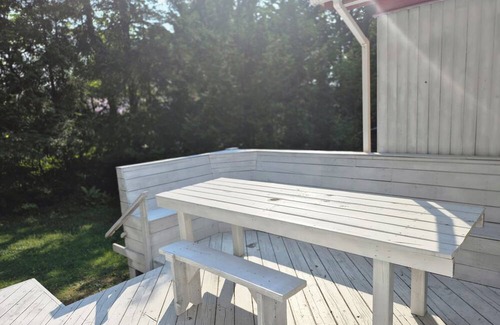 Saint-Gabriel Ski Chalet | Beautiful & Peaceful 4-Bedroom Chalet – 1 Min Walk to Beach & Restaurants!