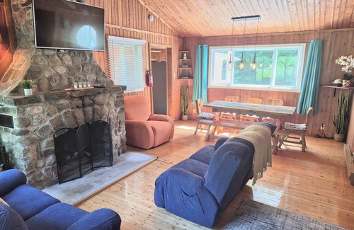Saint-Gabriel Ski Chalet | Beautiful & Peaceful 4-Bedroom Chalet – 1 Min Walk to Beach & Restaurants!