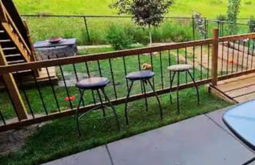 Cochrane House | Cozy 1BRSuite w/KingBed + 2x sofa beds in Cochrane,Alberta