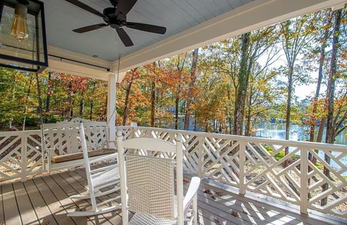 Jones Mills Cottage | Romantic-4 Poster on Water-FirePit-Canoe-NewBuild