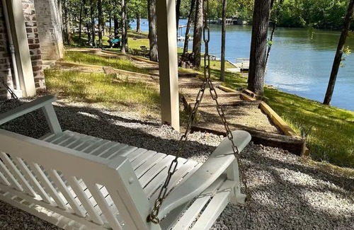 Jones Mills Cottage | Romantic-4 Poster on Water-FirePit-Canoe-NewBuild
