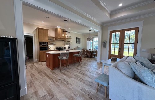 Kingsland House | Tranquil 3-bed house in Kingsland. Centrally located for adventures & relaxing,