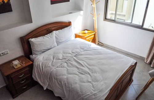 Swiss City Apartment | Double Room with Shared Toilet #3