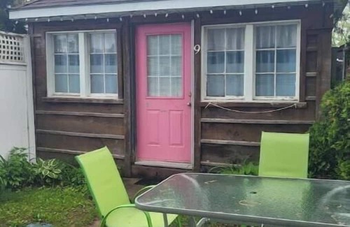 Grand Bend Cabin | Cozy Cabin #9, one block to beach