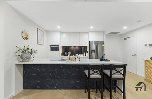 Eastwood Condo | Vivid & Lovely Apartment in Eastwood 2B2B