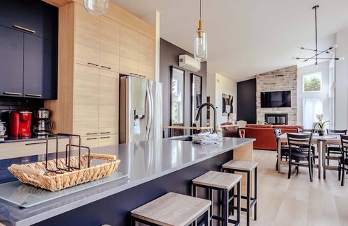 Riviere-Rouge House | Modern Waterfront Cottage on the Rouge River & Spa