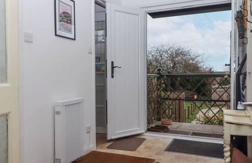 Newton Abbot Cottage | HAYTOR VALE LODGE, pet friendly, with a garden in Haytor Vale