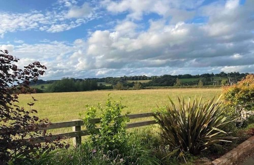 Bremhill Cottage | The Stone Barn - Luxury Barn in Rural Wiltshire