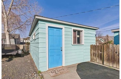 Lewiston House | Smurf Village-1 King, 1 Queen, 2 twins, 1 sofa bed