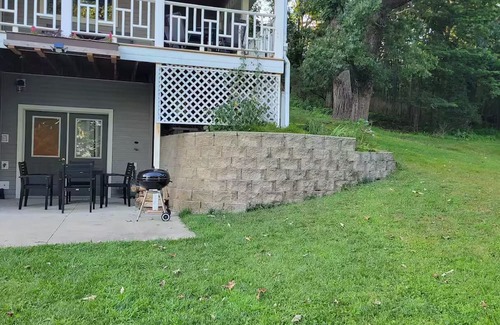 Decorah Apartment | Modern Comfort Riverview Stay
