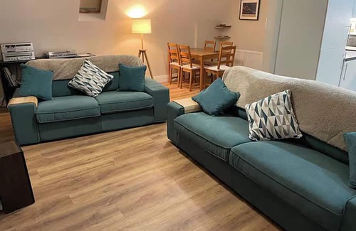 Portrush Apartment | Spacious Portrush 3 bed West Strand apartment close to golf course