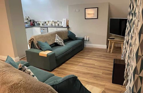 Portrush Apartment | Spacious Portrush 3 bed West Strand apartment close to golf course