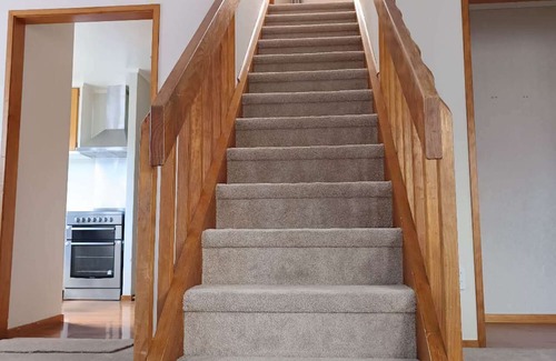Glenfield House | Cosy and Budget room in a vintage house located at Northshore, Auckland