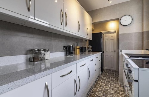 Eastwood House | Barber House by Proximity Short Stays