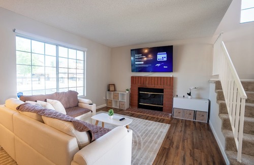 Lancaster House | Spacious 4-bedroom house with WiFi and AC in Lancaster