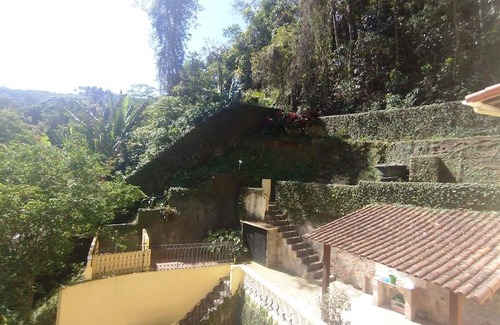 Historic Center Apartment | Romantic Suite with balcony view in the Historic Center of Petrópolis