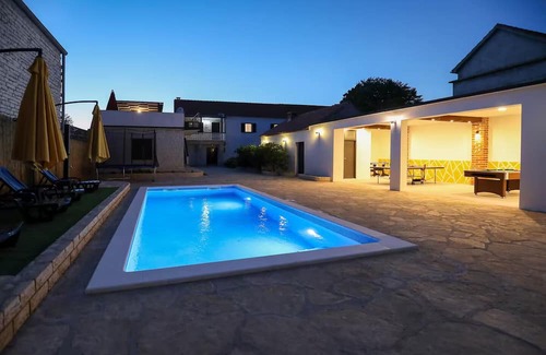 Novigrad Villa | Marin Estate – 2 Villas, Pool, Jacuzzi & Game Room