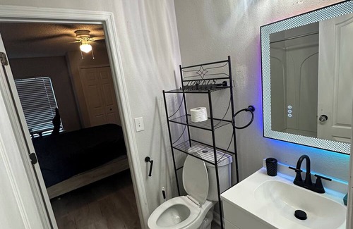 Westside House | Cozy room in brilliant Jacksonville with WiFi, AC