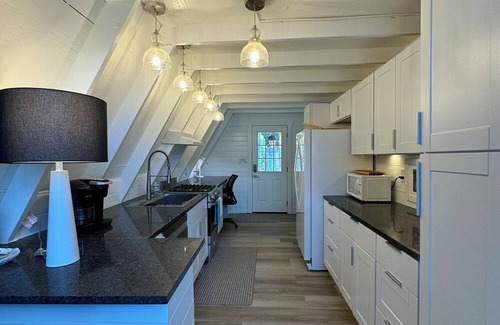 Carrabelle House | 2/2 A-Frame on Carrabelle River w/Private Dock, 3 mins to the Beach & Boat Ramps