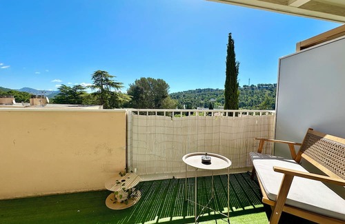 Carnoux-en-Provence Apartment | Renovated in October 2024, apartment with terrace near Cassis