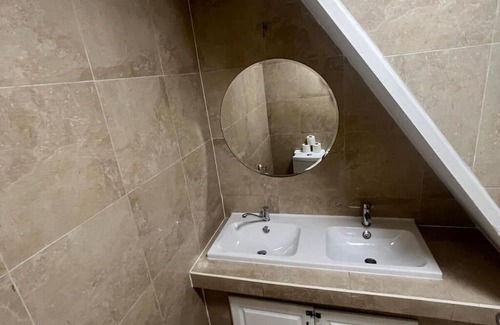 Clydach House | 4 Rooms, Private Parking