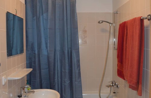 Neuhadern Apartment | Sunny quiet apartment with balcony - good transport connections - nice and quiet flat