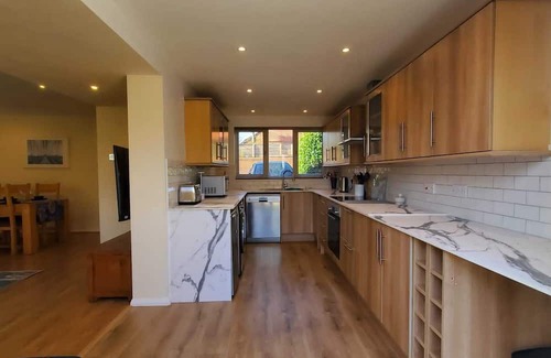 Reading House | The Twyford Hideaway - Close to Twyford Train Station & Recently Renovated