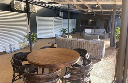Mission Beach Apartment | Rainforest King Rooms | Shared Kitchen + Lounge | Sleeps 2–8