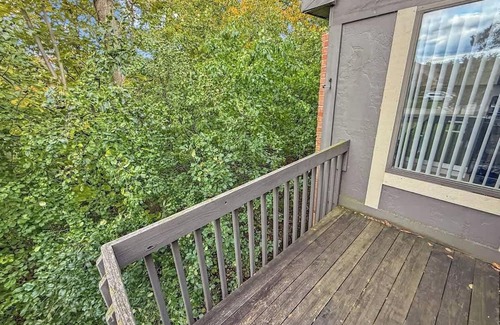 Novi Apartment | Luxury 2BD | DT Novi | 3 Beds | Free Parking
