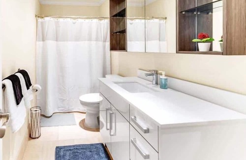 Novi Apartment | Luxury 2BD | DT Novi | 2 Beds | Free Parking