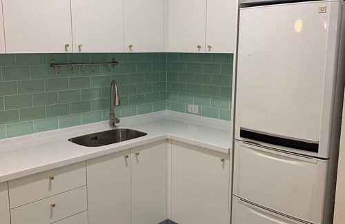 Daan Apartment | Chic Studio apartment with WiFi, AC near Jianguo Weekend Flower Market